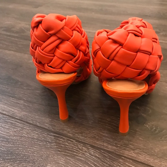 $SOLD$Beautiful Show Stoping Basketweave Sandals - Picture 4 of 4